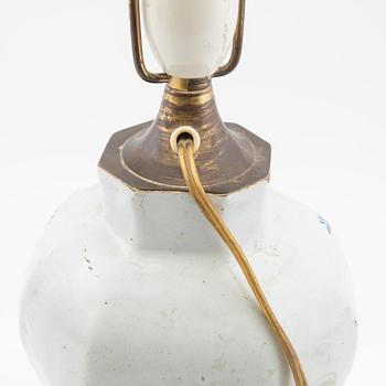 Urn, faience, Holland, Delft, 18th century.