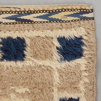 Märta Måås-Fjetterström, Matta, "Blåkroken", rya, ca 208,5-209,5 x 96-97,5 cm, signerad AB MMF.