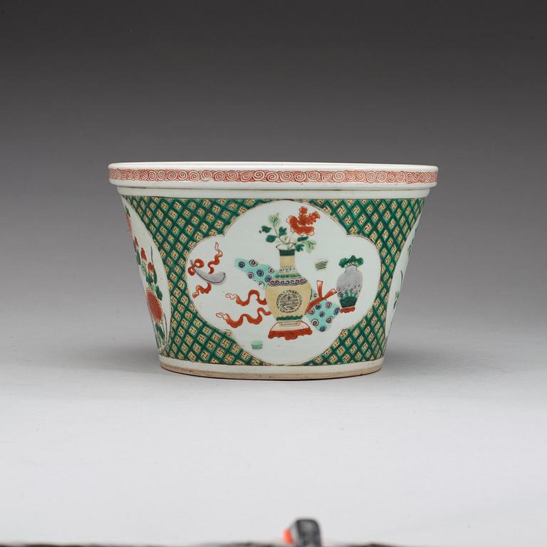 KRUKA, porslin, famille verte, Qingdynastin 1800-tal.