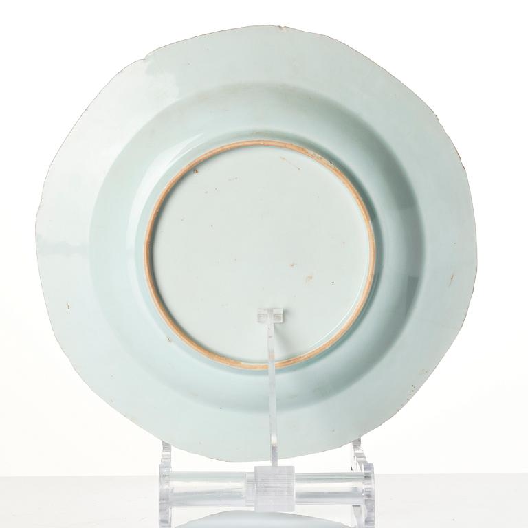 A Chinese blue and white porcelain service, 16 pieces, Qing dynasty, Qianlong (1736-95).