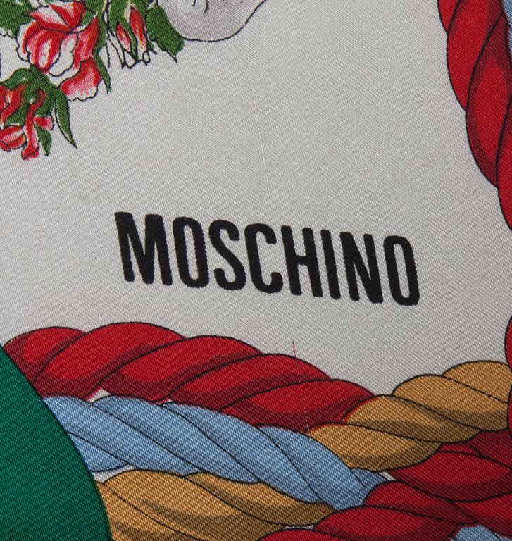 SCARF, Moschino.