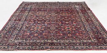 A carpet, antique, Meshad, circa 1920. 357 x 252 cm.