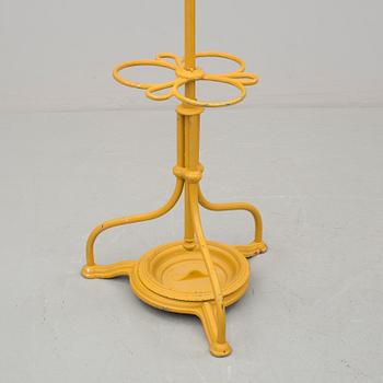 TAMBURMAJOR/KLÄDHÄNGARE, gjutjärn, 1800-talets slut.