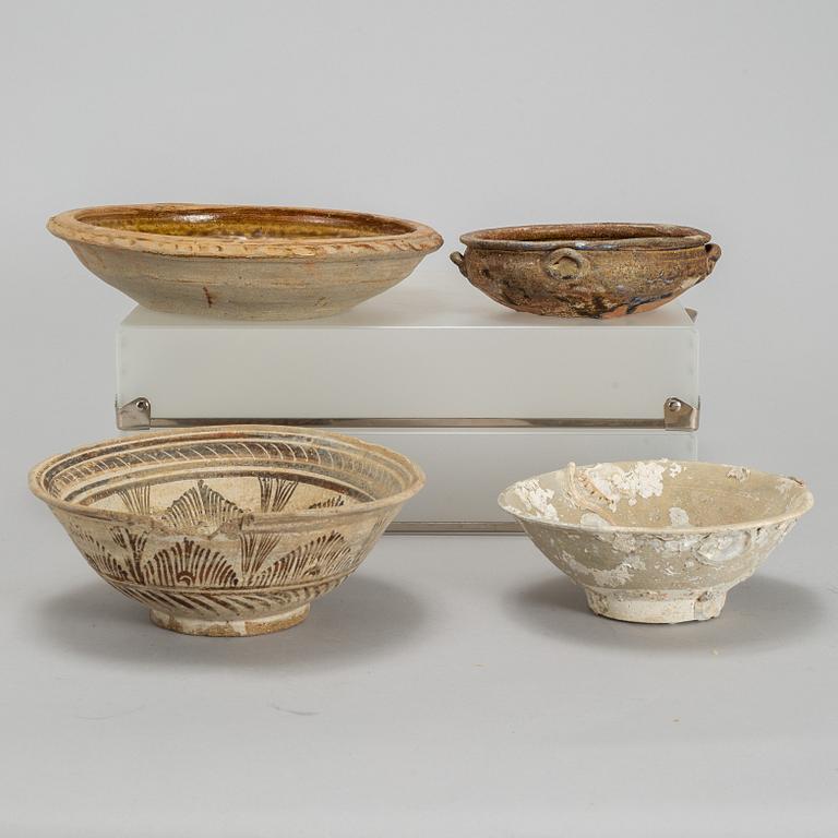 A group of four Southeast asian ceramics, including Vietnam, 17-19th century.