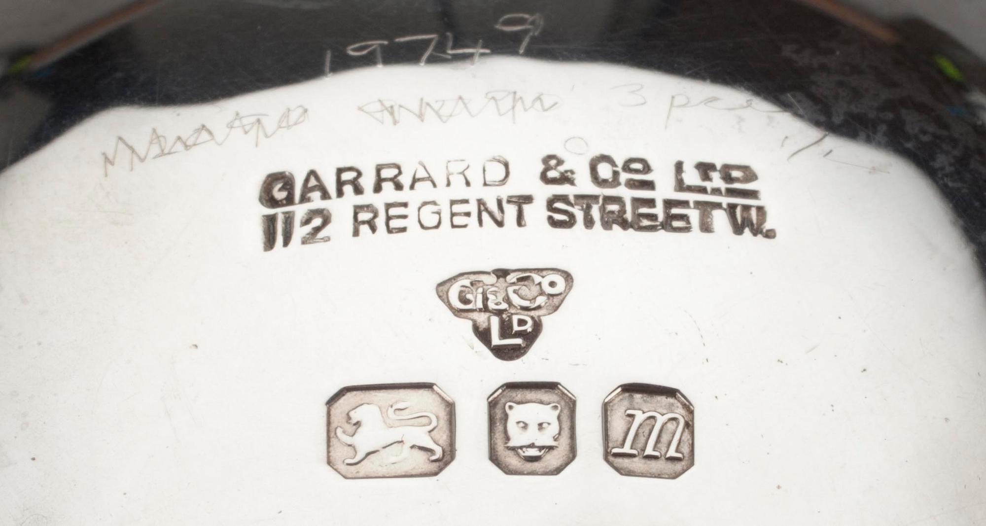 SALTKAR, silver, London 1967 samt DOSA silver, Chester 1895. Tot. vikt ca 230,9 g.