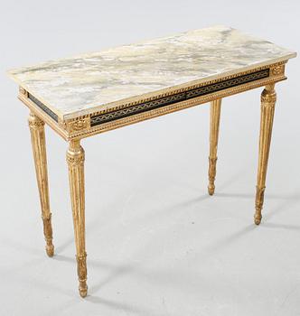A late Gustavian table , around the year 1800.