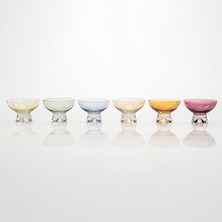 Tapio Wirkkala, a set of 16 dessert bowls, model 2092. Iittala mid-20th century.