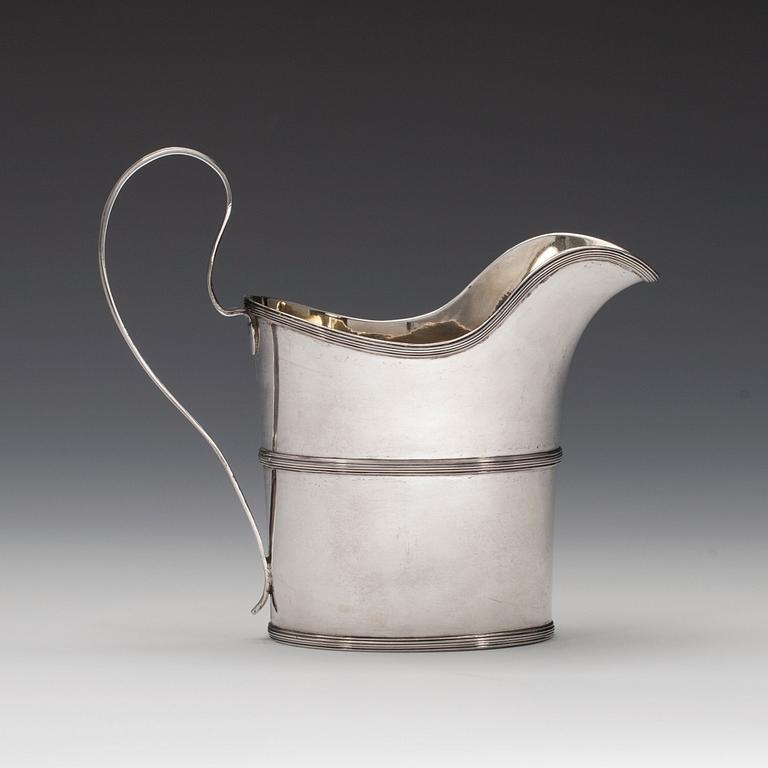 GRÄDDKANNA, silver. Nils Linneus Stockholm 1810. Invändigt förgylld. Höjd 13 cm. Vikt 185 g.