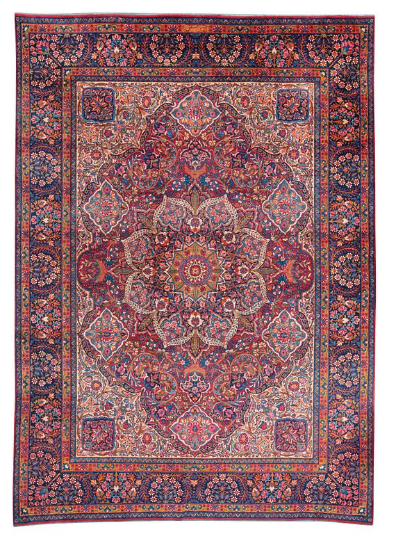 SEMI-ANTIQUE YAZD. 355,5 x 254,5 cm (as well as approximetley 1,5 cm blue flat weave at each end).