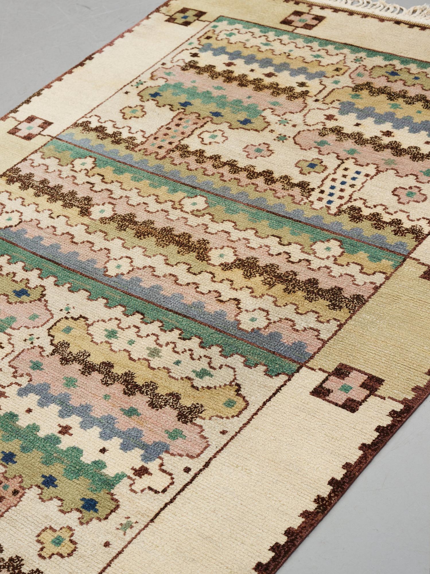 Märta Måås-Fjetterström, Matto, "Lunden", knotted pile, ca 256,5-257,5 x 172-175 cm, signed AB MMF.