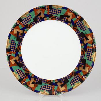 Heikki Orvola, a 135 piece porcelain service, "Festivo", Arabia/Rörstrand, 1980's.