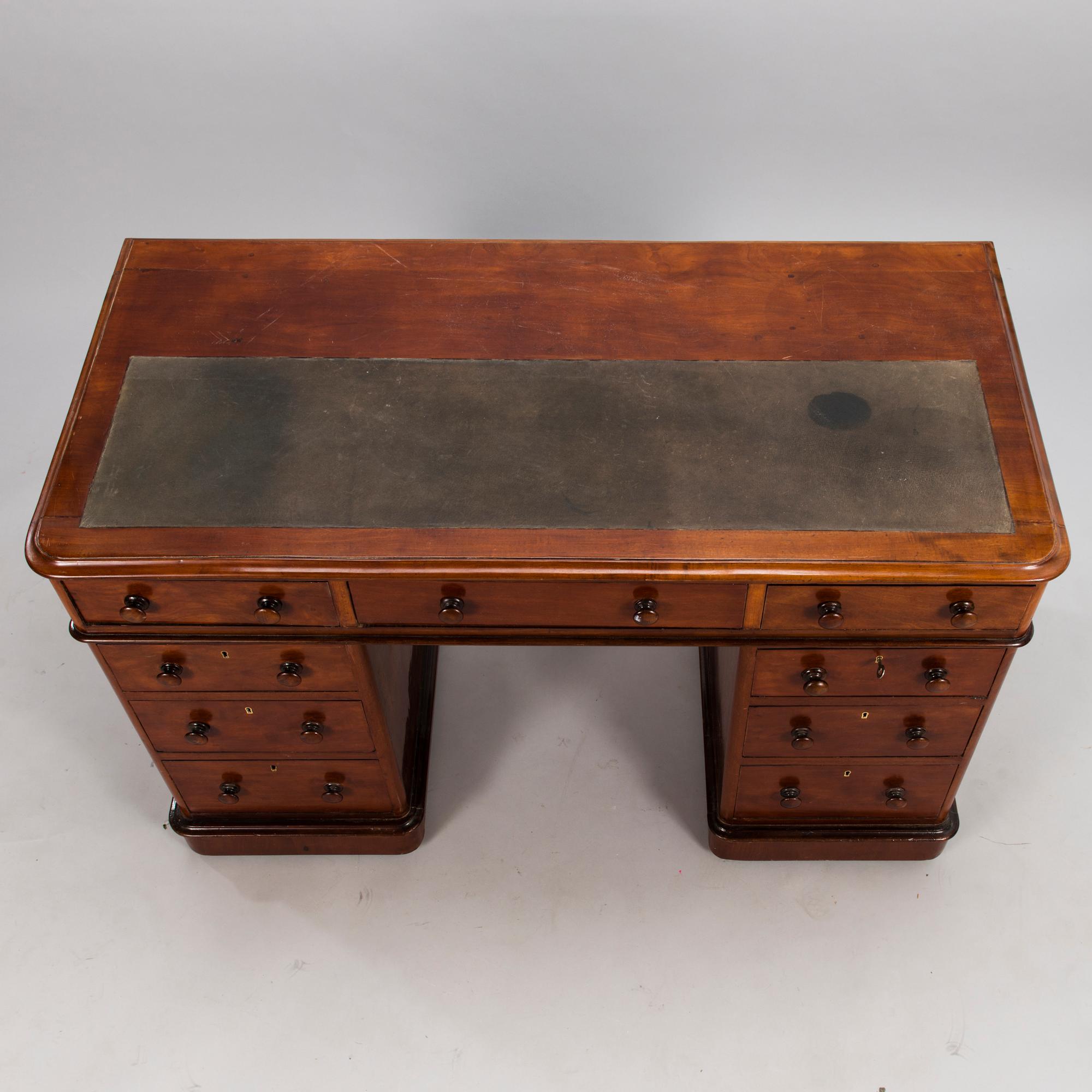 SKRIVBORD, troligen Ryssland 1800-talets senare hälft.