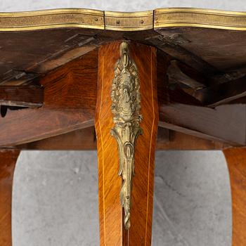 Two matched dropleaf tables, Louis XV style from around the year 1900.