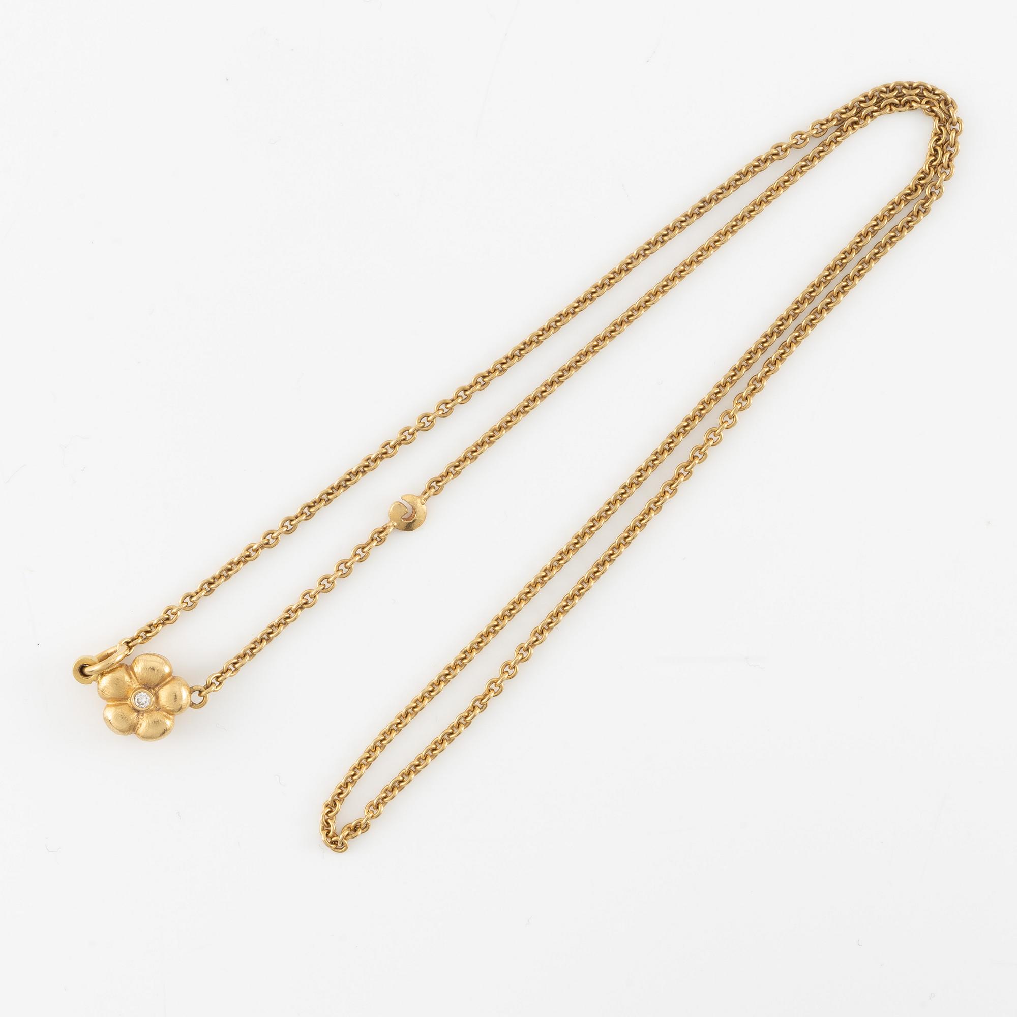 Ole Lynggaard, collier, 18K guld med dekor av blomma med briljantslipade diamanter.