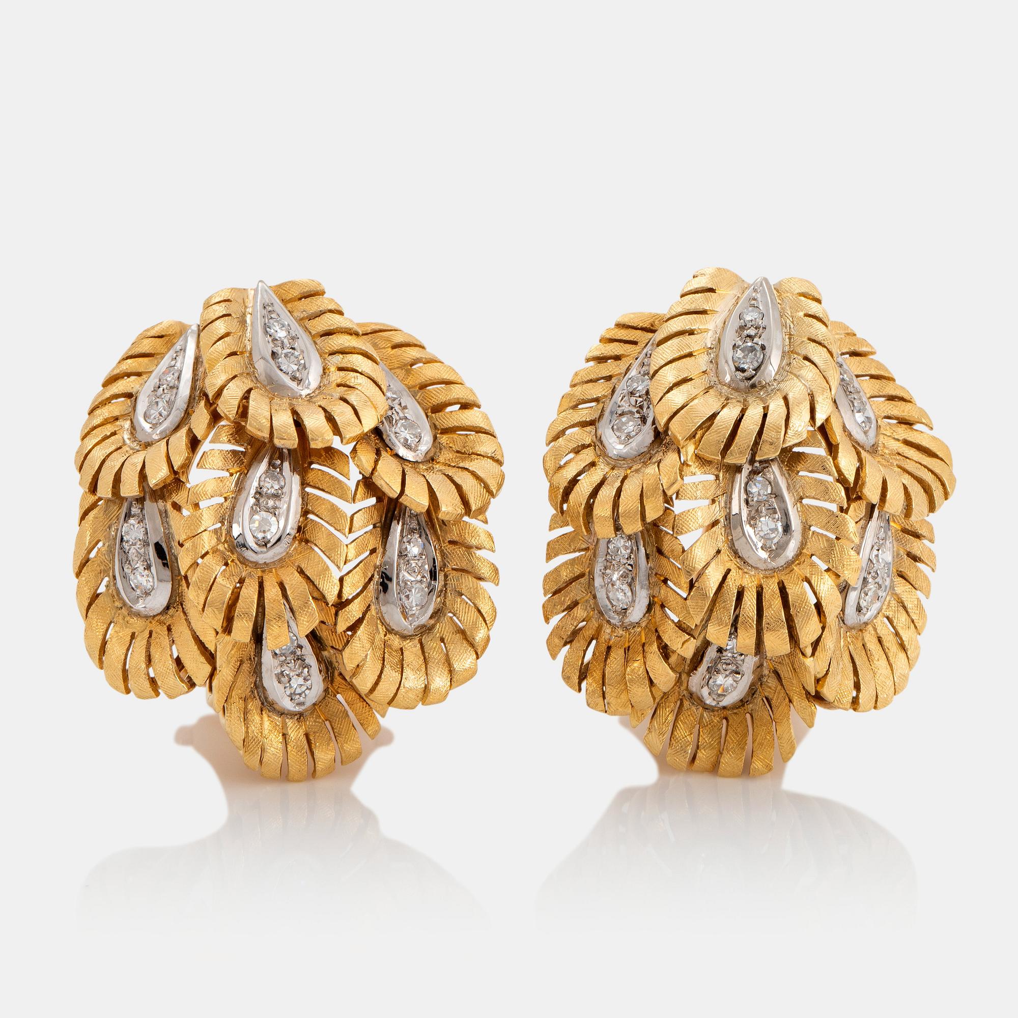 Ett par örhängen 18K guld med åttkantslipade diamanter.