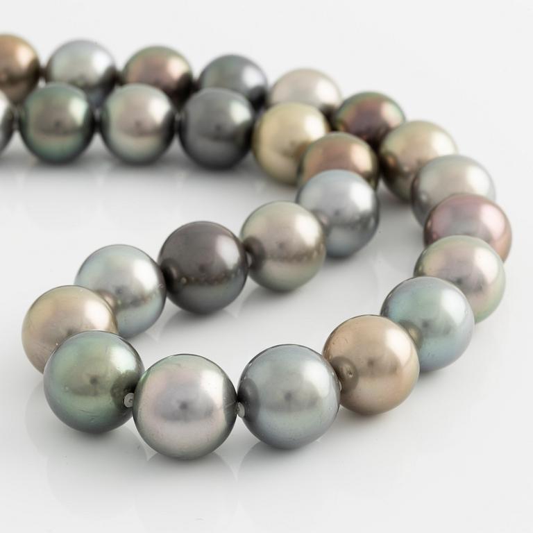 A Tahitian cultured pearl necklace.