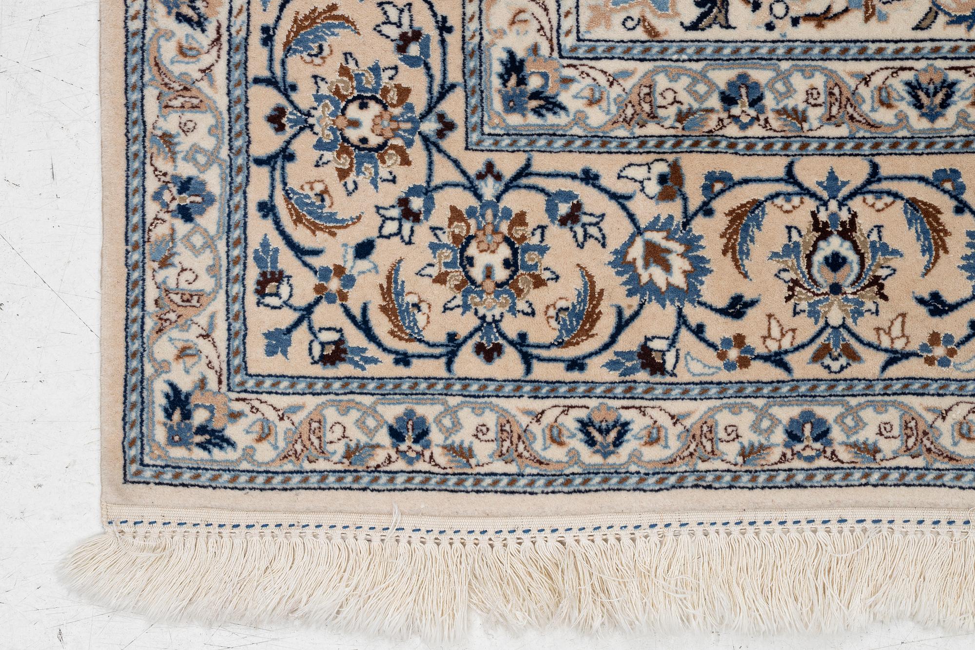 Carpet, Nain, approx. 255 x 155 cm.