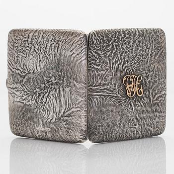 Savukekotelo, hopea, samorodok-tekniikka, Turku 1947 sekä nuuskapurkin kansi, ruotsalaiset leimat 1987.