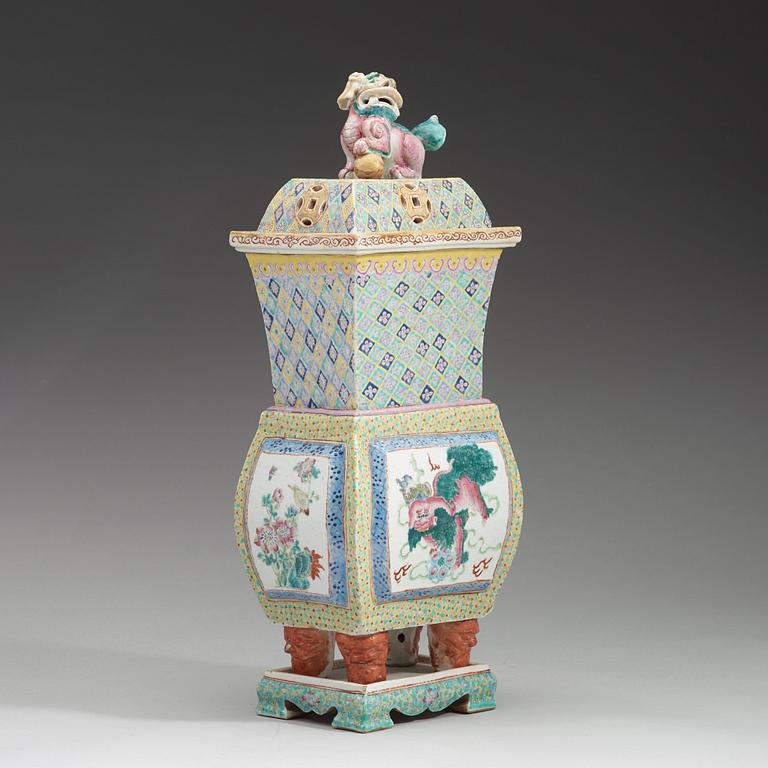 A large porcelain censer with cover and stand, Qing dynasty, 19th Century.