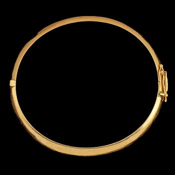 ARMRING, guld, 18k, stmpl B&H, 1961. Vikt 14 g.