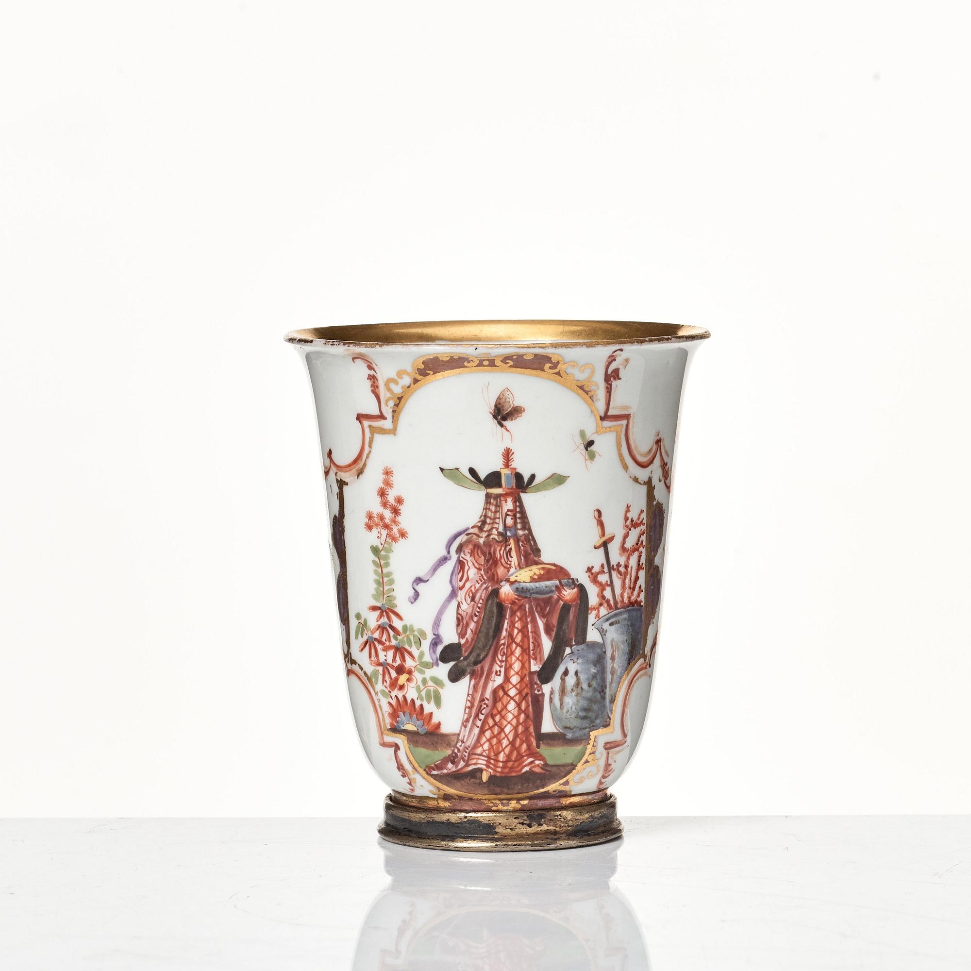 Kopp med fat, porslin. Meissen, 1730/40-tal.
