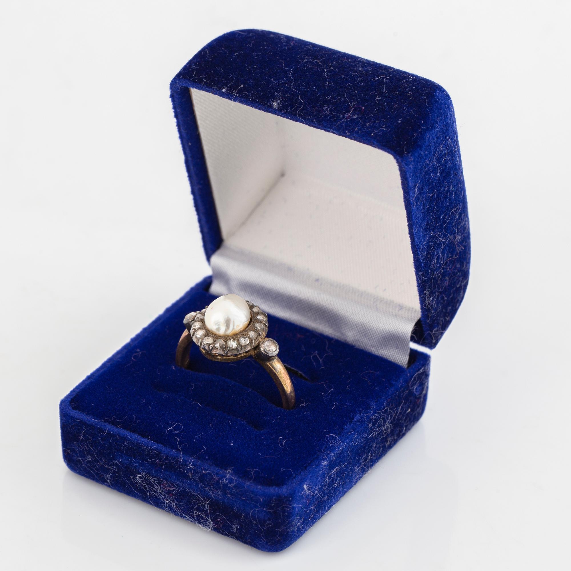 Pearl and rose cut diamond ring.