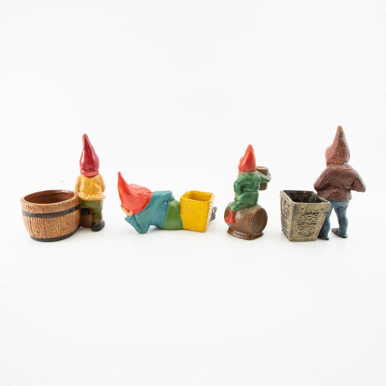En samling tomtar 8 st mestadels Tyskland 1900-talets första hälft/mitt bemålad terrakotta.