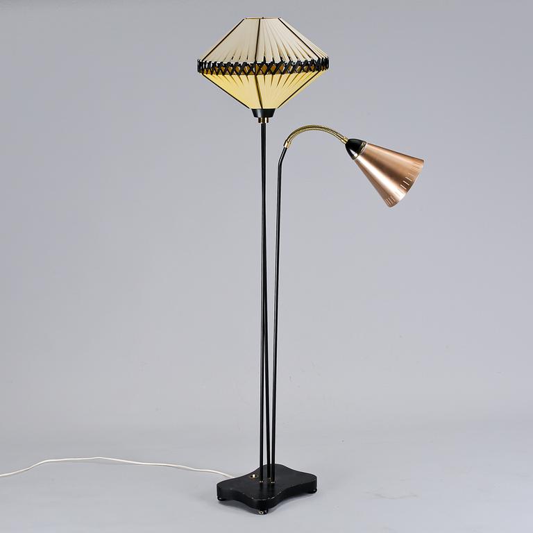 GOLVLAMPA, omkring 1900-talets mitt.