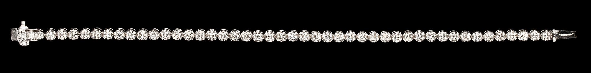 ARMBAND, 47 briljantslipade diamanter, tot. 5.04 ct.