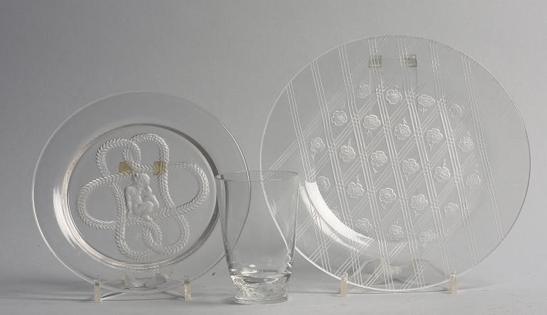GLAS samt FAT, 2 st. Glas. Lalique, Frankrike. Sign.