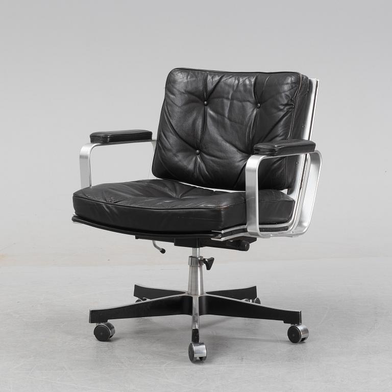 Karl Erik Ekselius, a black leather 'Mondo' desk swivel chair, JOC Möbel AB, Vetlanda, 1975.