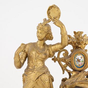 A Louis XVI-style mantle clock, around 1900.