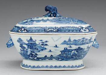 500. TERRIN med LOCK, kompaniporslin. Qing dynastin, Qianlong (1736-95).