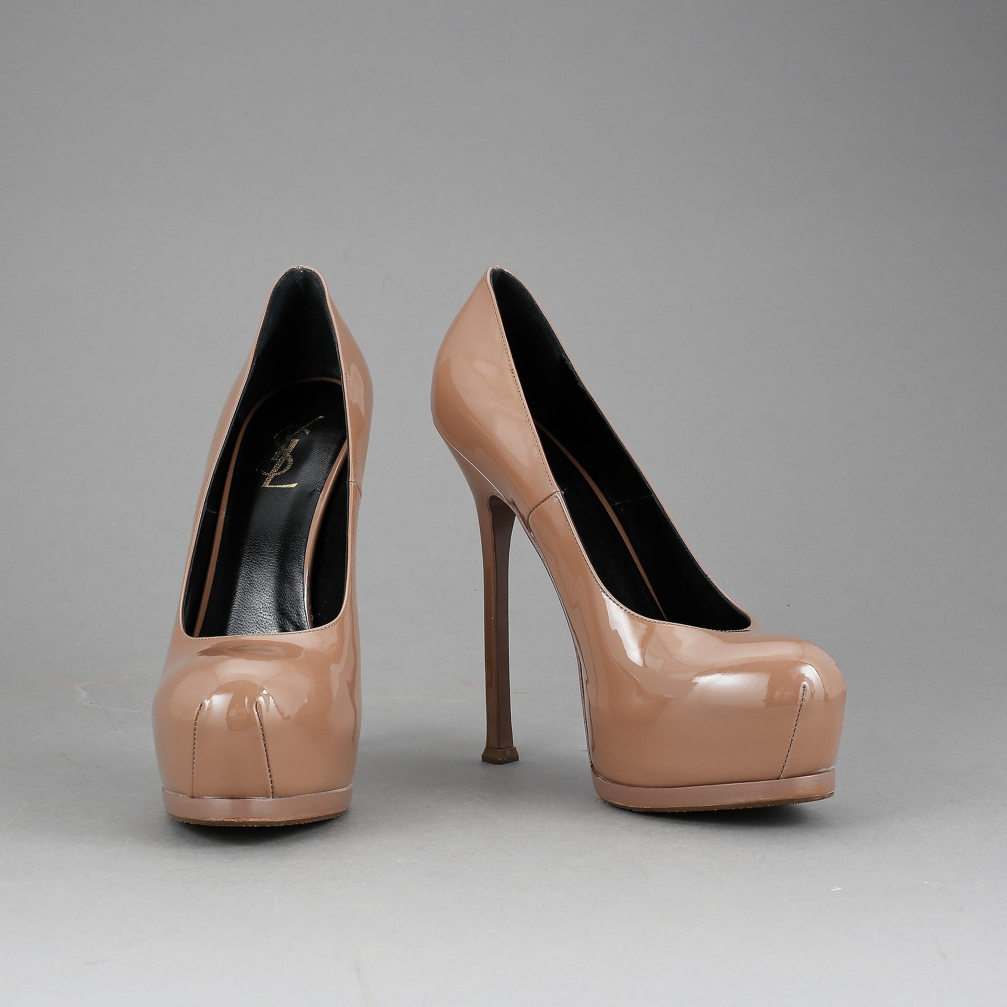 PUMPS, Yves Saint Laurent.