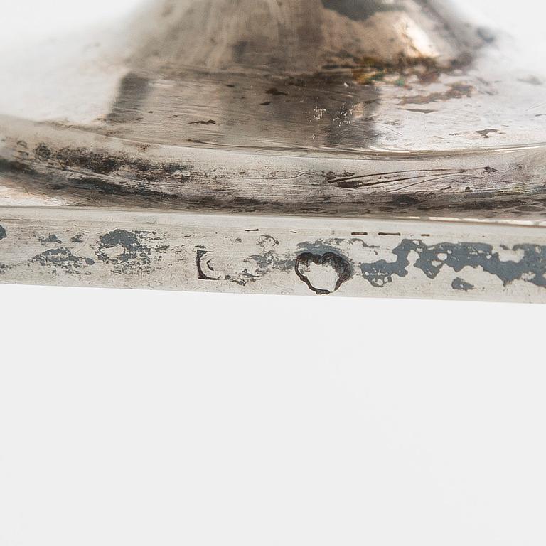 Saltkar, ett par, silver, Finland, slitna stämplar, möjligen Gustaf Lönnqvist, aktiv i Borgå 1827-65.