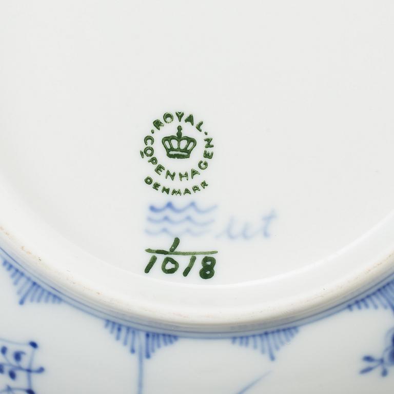 A Royal Copenhagen "Musselmaalet" coffee service, Denmark, 20th Century. (38 pieces).