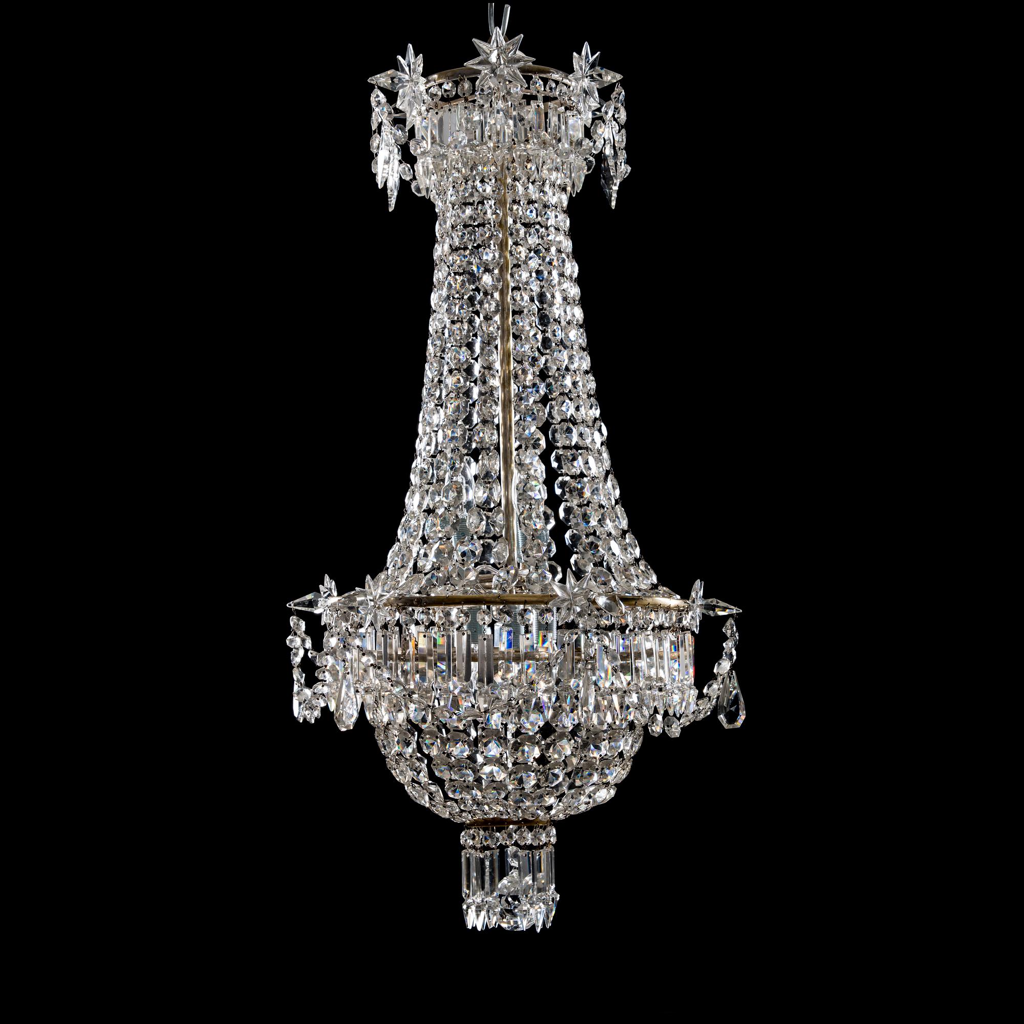 TAKKRONA, oskariansk stil, 1900-talets början. Höjd 101 cm.