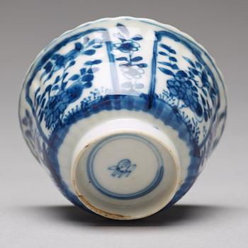 Seven matched blue and white cups with four dishes, Qing dynasty, Kangxi (1662-1722).