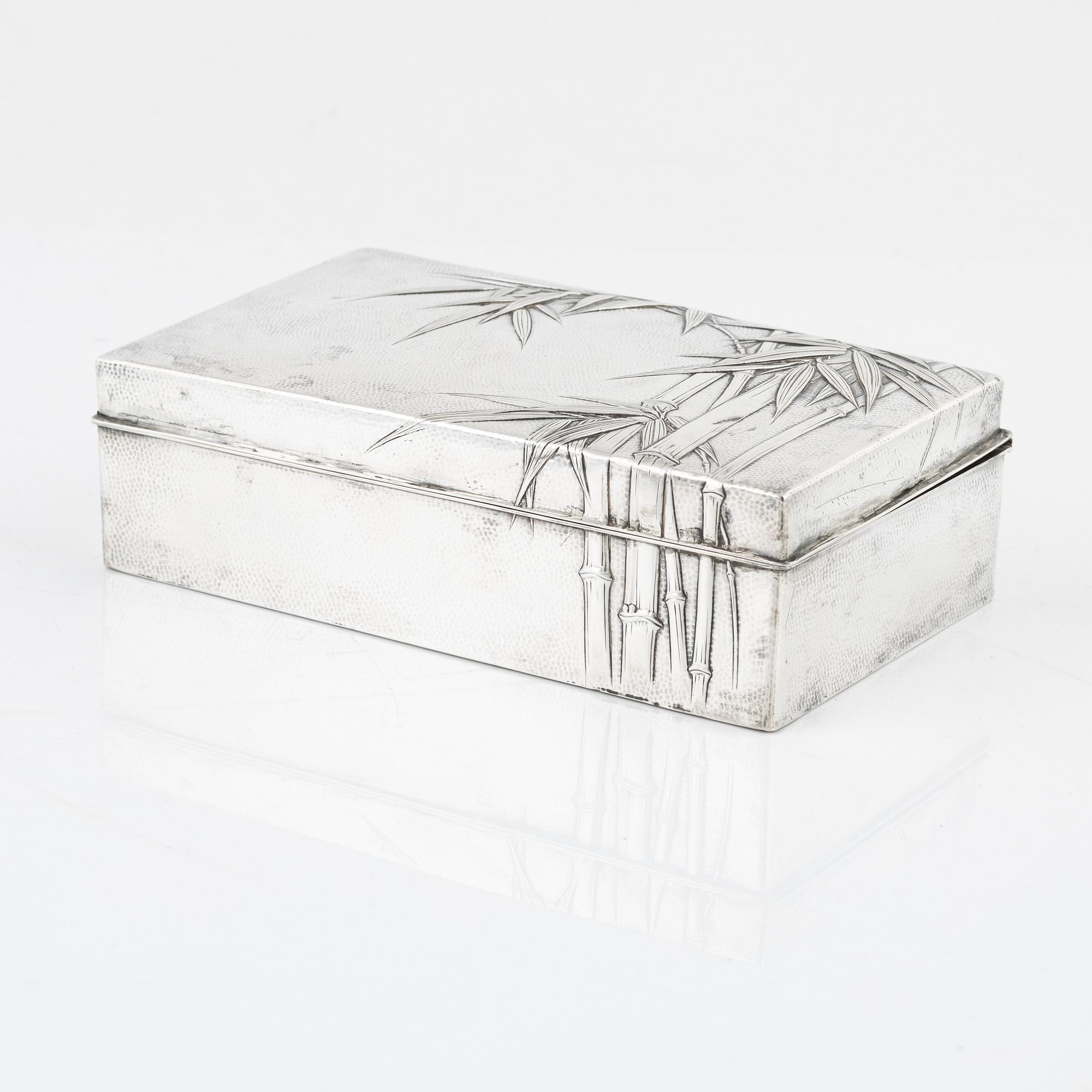 A Japanese Sterling Silver Box, mark of Miyamoto Shoko