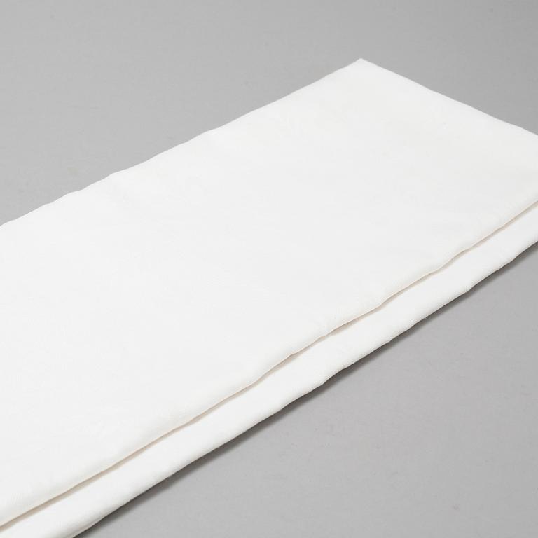 A table cloth and a porcelain tableware set of 62 pcs, "Prinzess" by KPM, Germany, around mid 20th century.