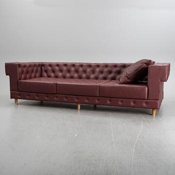 JOHAN ISRAELSON, soffa, Chesterfield, formgiven av J. Israelson/norra gotland.