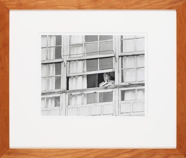 Georg Oddner, "Kvinna i fönsterraden" (Woman in the window).