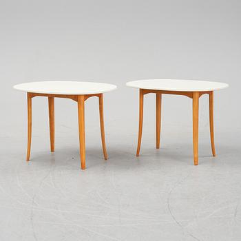 A pair of 'Ovalen' side tables by Carl Malmsten, end of the 20th Century.