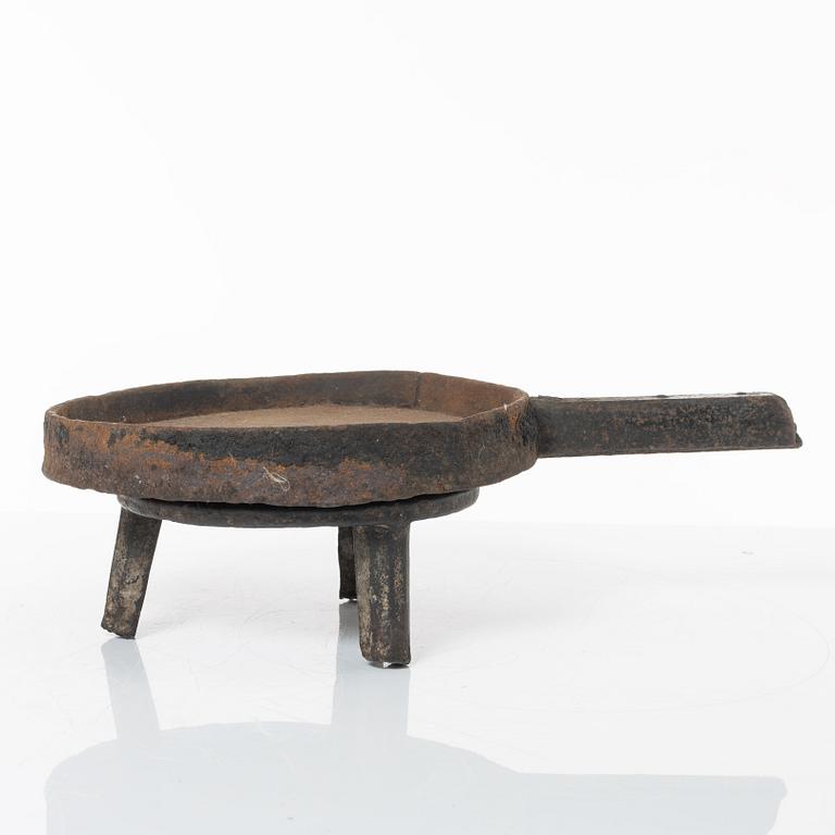 Gryta och stekpanna med trefot, 1700- / 1800-tal.