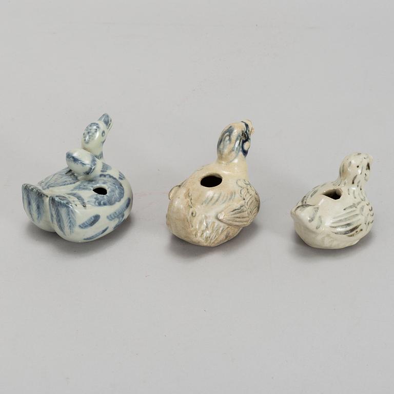 A set of three blue and white brush washers, Sout East Asia, 16th/17th Century.