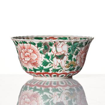 A famille verte cup, Qing dynasty, Kangxi (1662-1722).