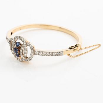 A bracelet in 18K gold and platinum set with old-cut diamonds and faceted sapphires.