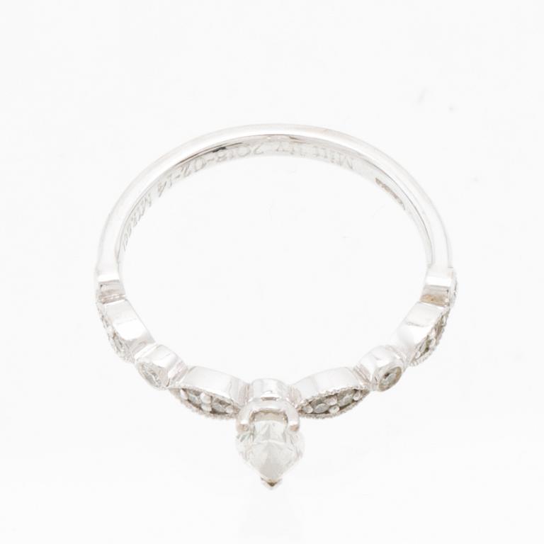 Ring in 18K white gold set with a pear-shaped diamond and round brilliant-cut diamonds, Van Bruun.