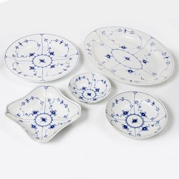 Royal Copenhagen, Servis, 49 delar, porslin, "Musselmalet riflet",