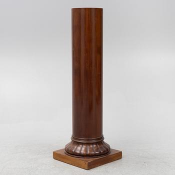 Pedestal, column-shaped, first half of the 20th Century.